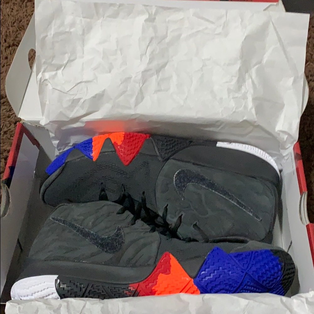 Nike Kyrie 4 “Year of the monkey”size 12